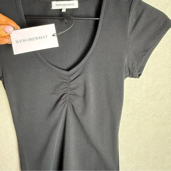 Brand New WeWoreWhat Cropped Baby V-Neck Short Sleeve T-Shirt in Black NWT - Picture 3 of 10